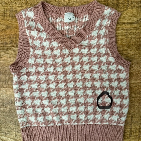 Abercrombie Kids Pink and White V-Neck Sweater Vest-Size 11/12 - Picture 5 of 6